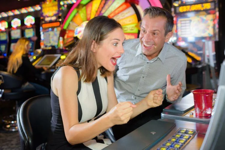 how to tell if a slot machine is ready to pay